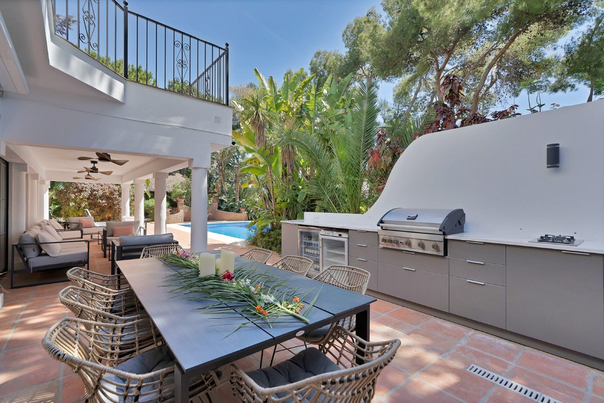 Huis te koop in Hacienda Las Chapas | 6 slaapkamers H5386768