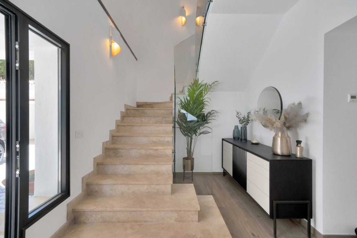 Huis te koop in Hacienda Las Chapas | 6 slaapkamers H5386768