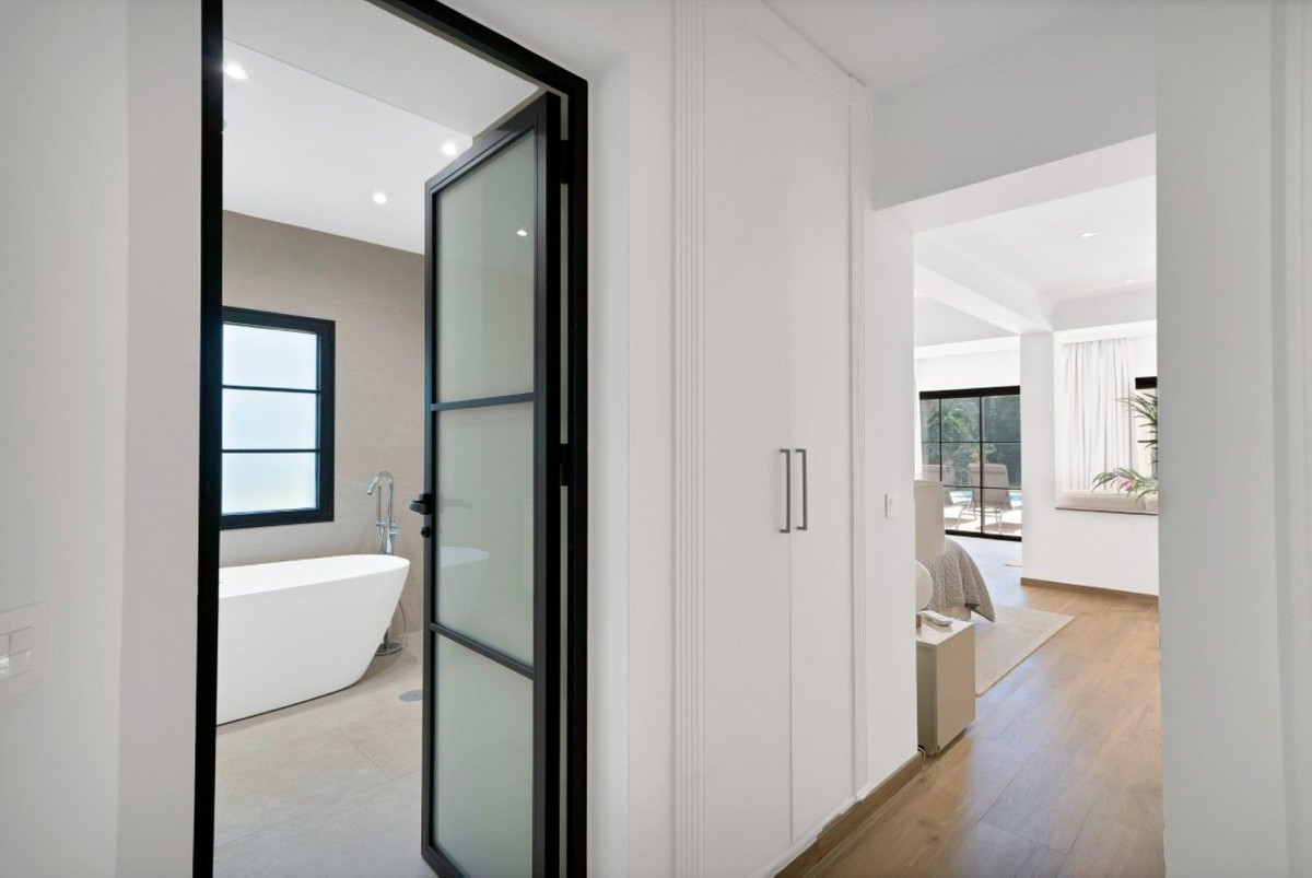 Huis te koop in Hacienda Las Chapas | 6 slaapkamers H5386768