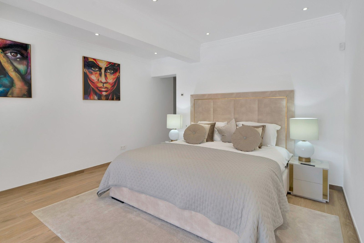 Huis te koop in Hacienda Las Chapas | 6 slaapkamers H5386768