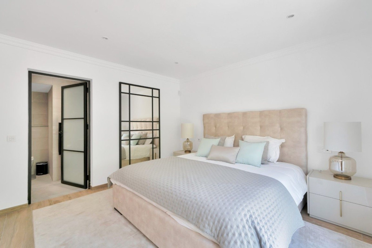 Huis te koop in Hacienda Las Chapas | 6 slaapkamers H5386768