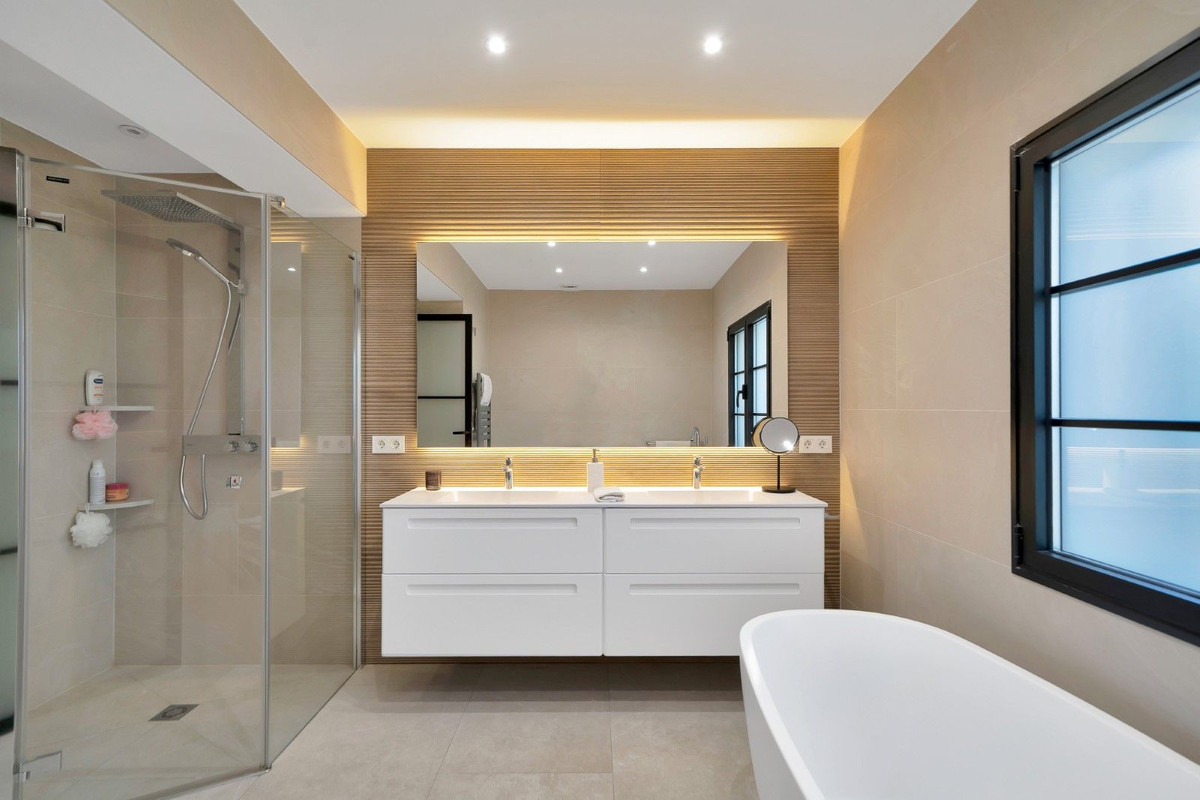 Huis te koop in Hacienda Las Chapas | 6 slaapkamers H5386768