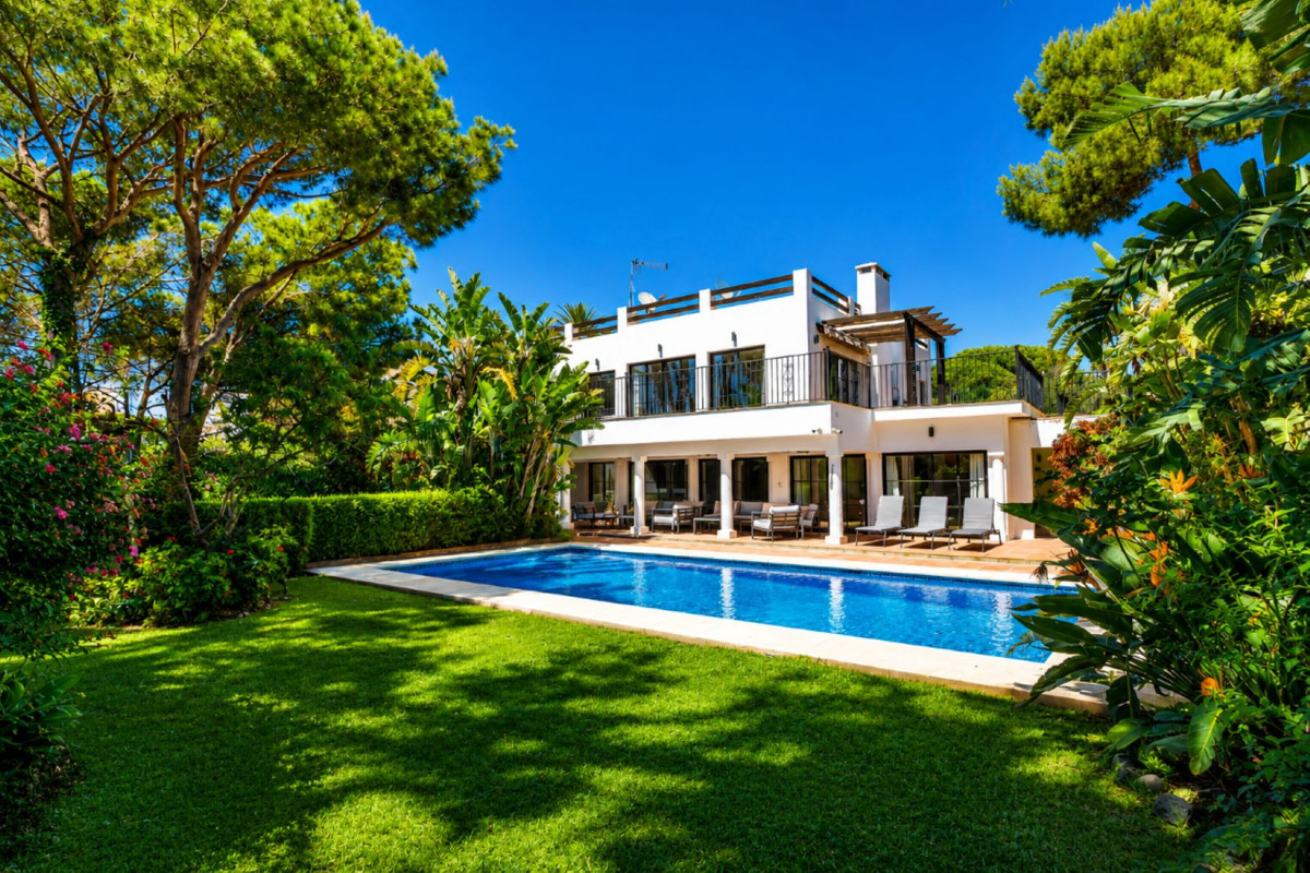 Huis te koop in Hacienda Las Chapas | 6 slaapkamers H5386768