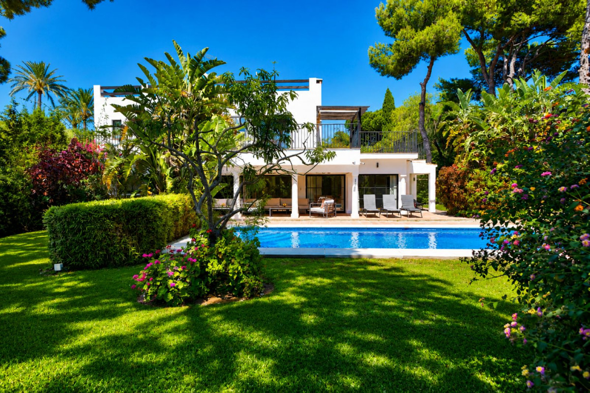 Huis te koop in Hacienda Las Chapas | 6 slaapkamers H5386768