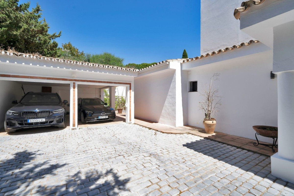 Huis te koop in Hacienda Las Chapas | 6 slaapkamers H5386768