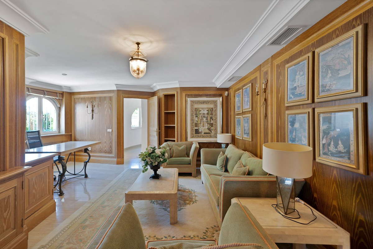 Huis te koop in Hacienda Las Chapas | 6 slaapkamers H5390014