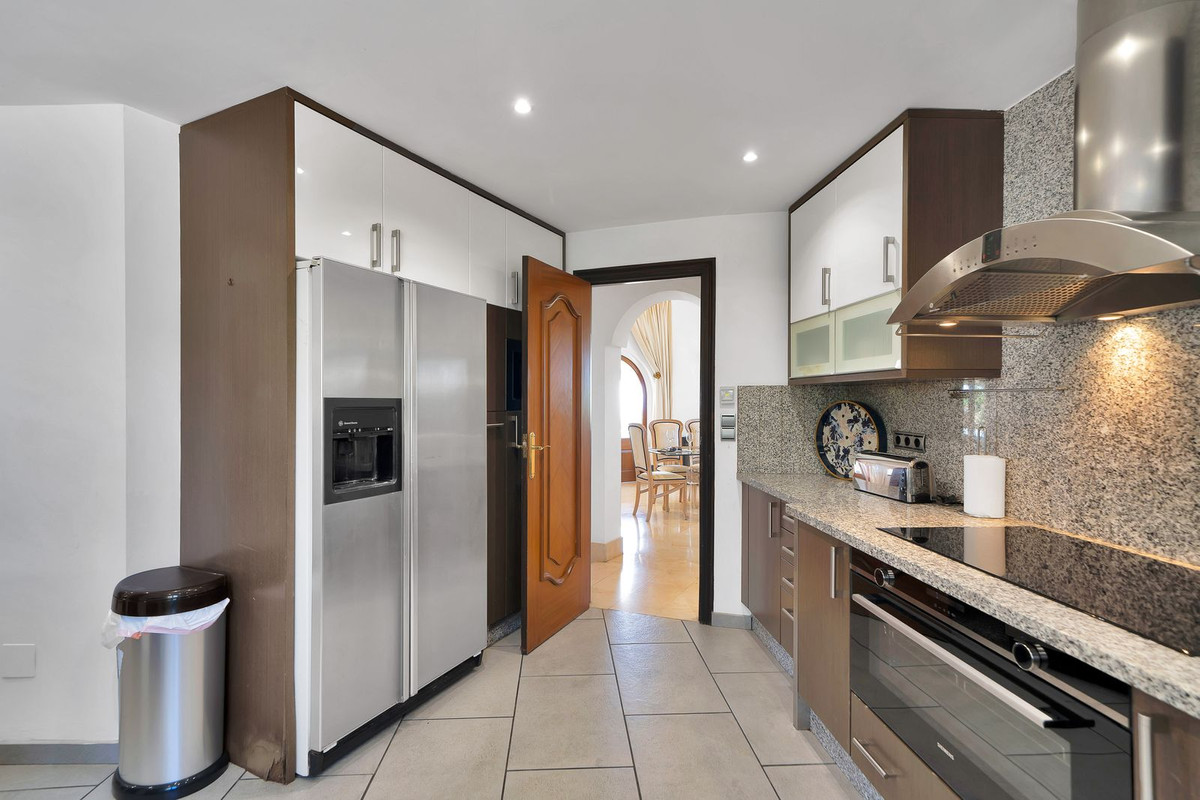 Huis te koop in Hacienda Las Chapas | 6 slaapkamers H5390014