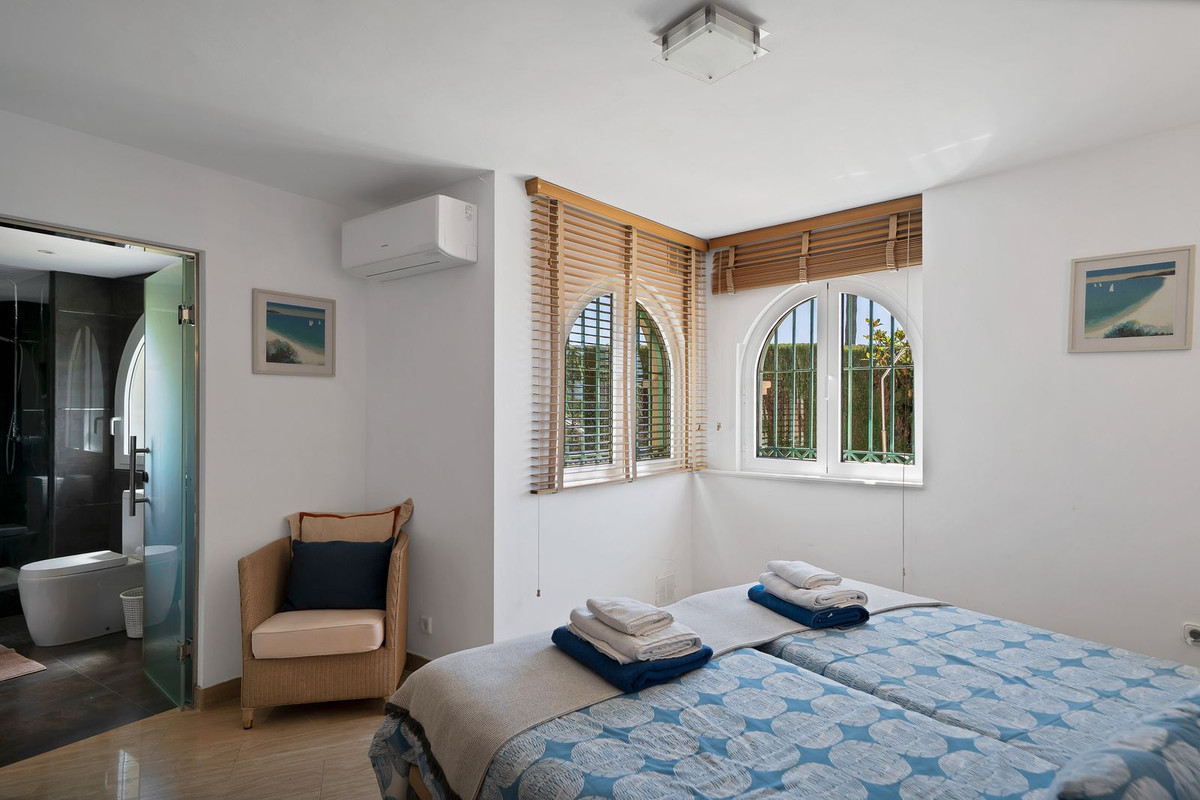 Huis te koop in Hacienda Las Chapas | 6 slaapkamers H5390014