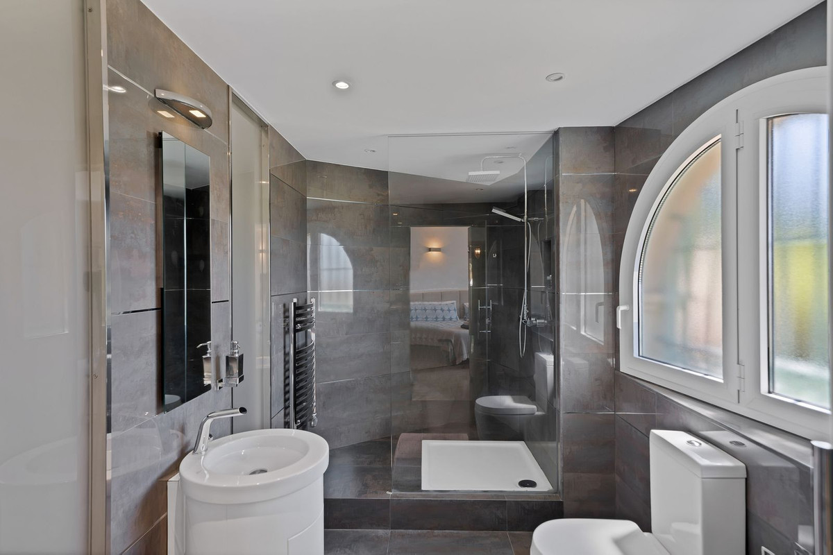 Huis te koop in Hacienda Las Chapas | 6 slaapkamers H5390014
