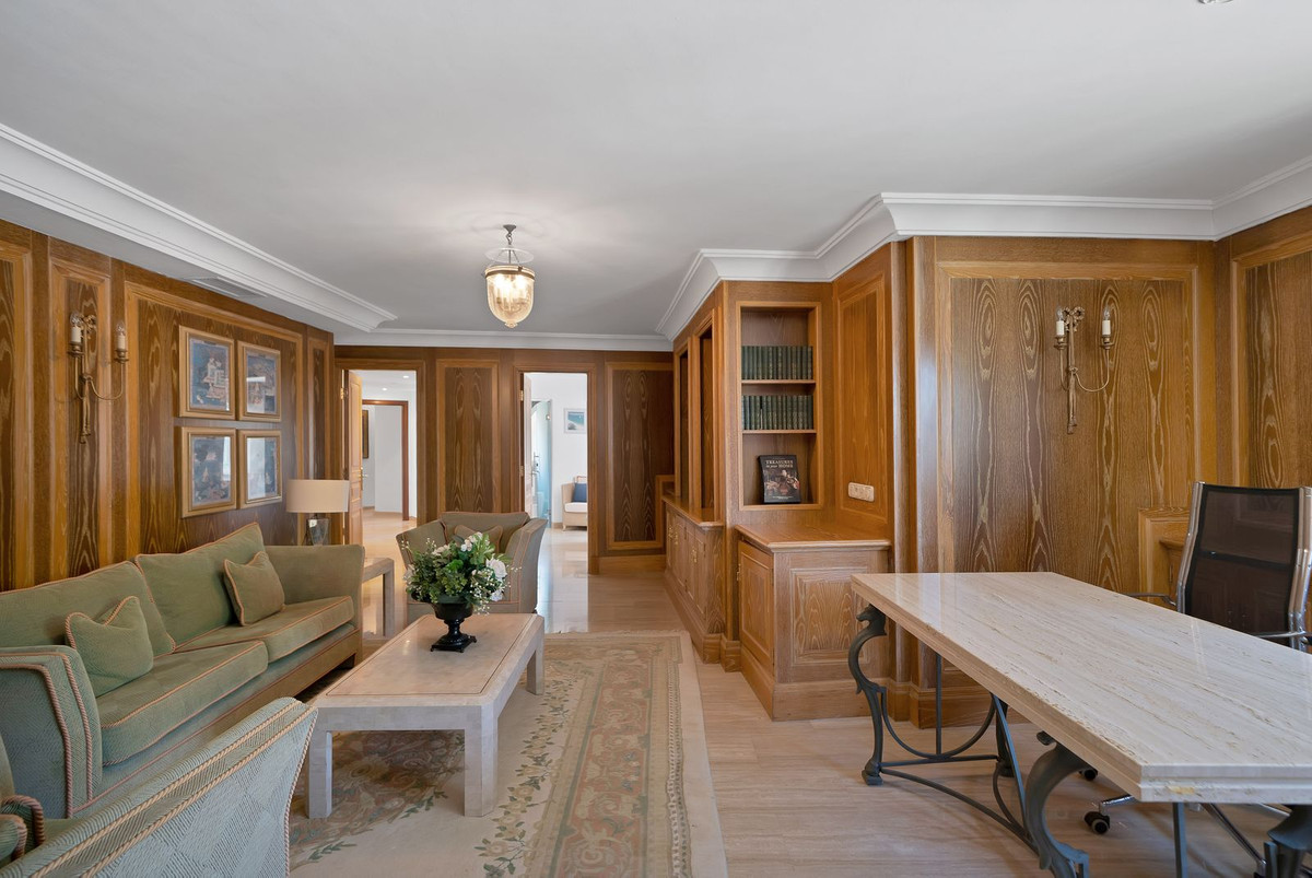 Huis te koop in Hacienda Las Chapas | 6 slaapkamers H5390014
