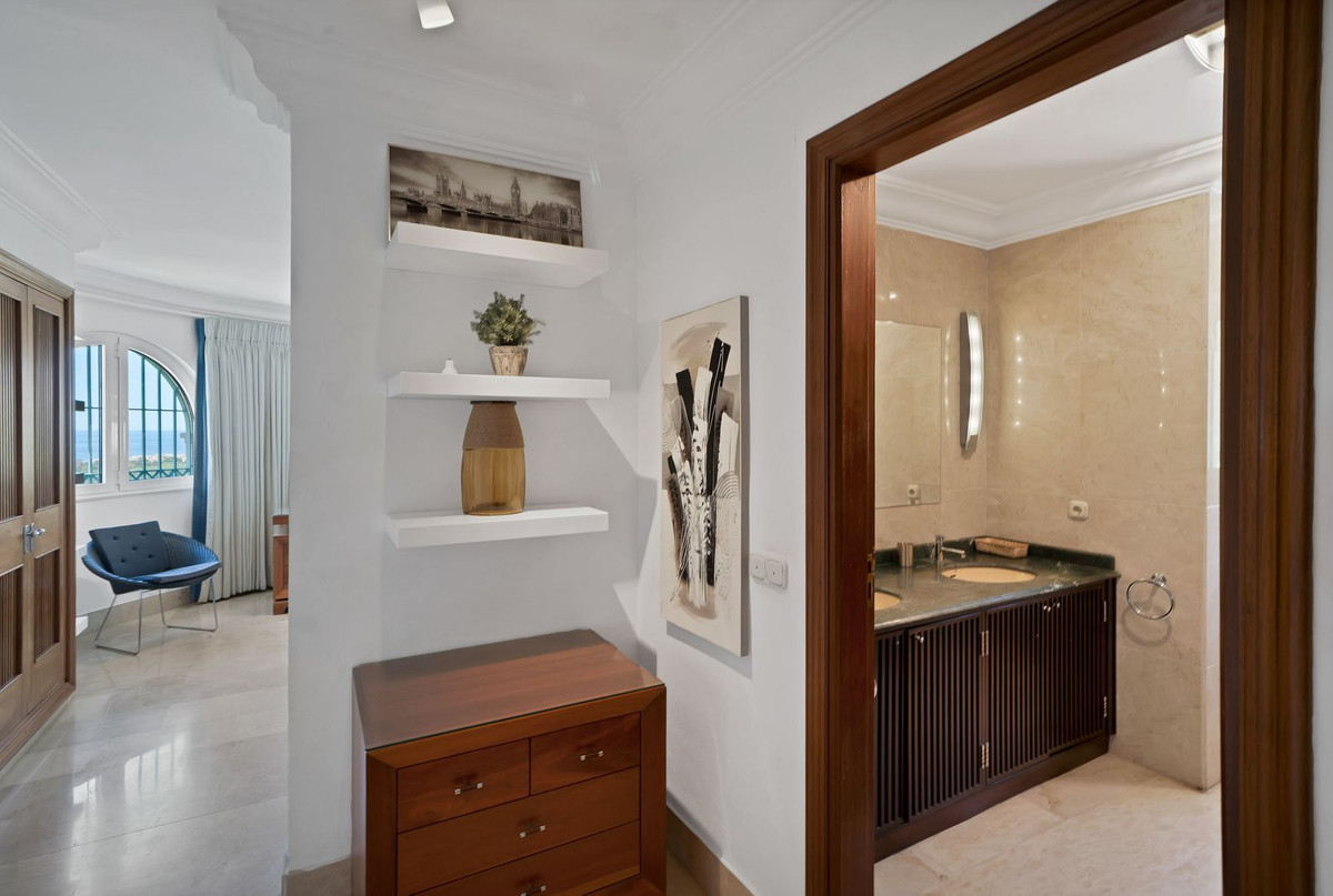 Huis te koop in Hacienda Las Chapas | 6 slaapkamers H5390014