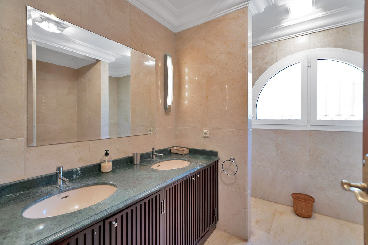 Huis te koop in Hacienda Las Chapas | 6 slaapkamers H5390014