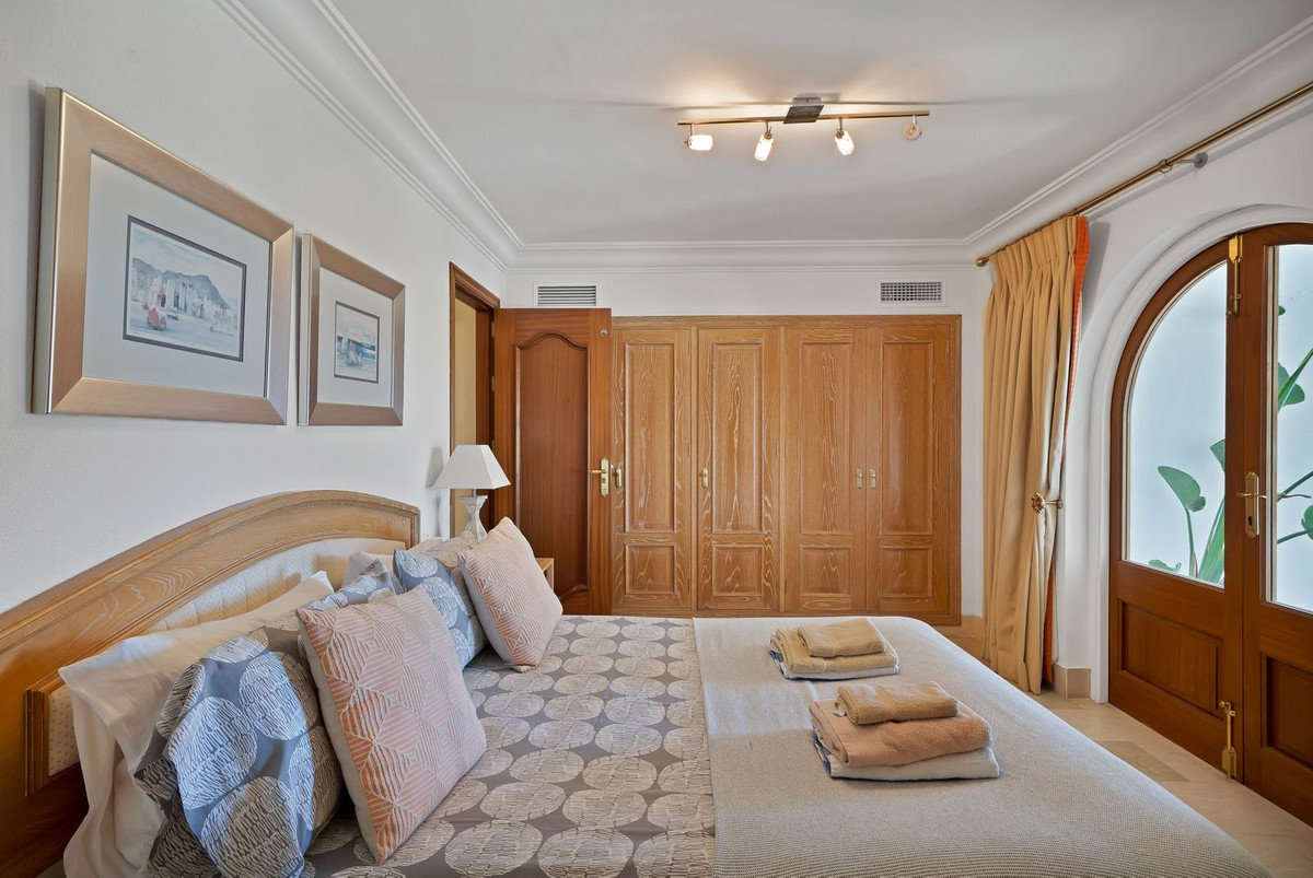 Huis te koop in Hacienda Las Chapas | 6 slaapkamers H5390014
