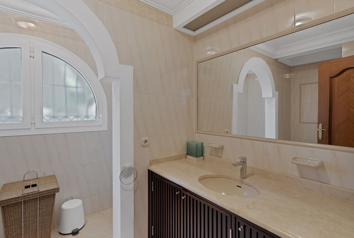 Huis te koop in Hacienda Las Chapas | 6 slaapkamers H5390014
