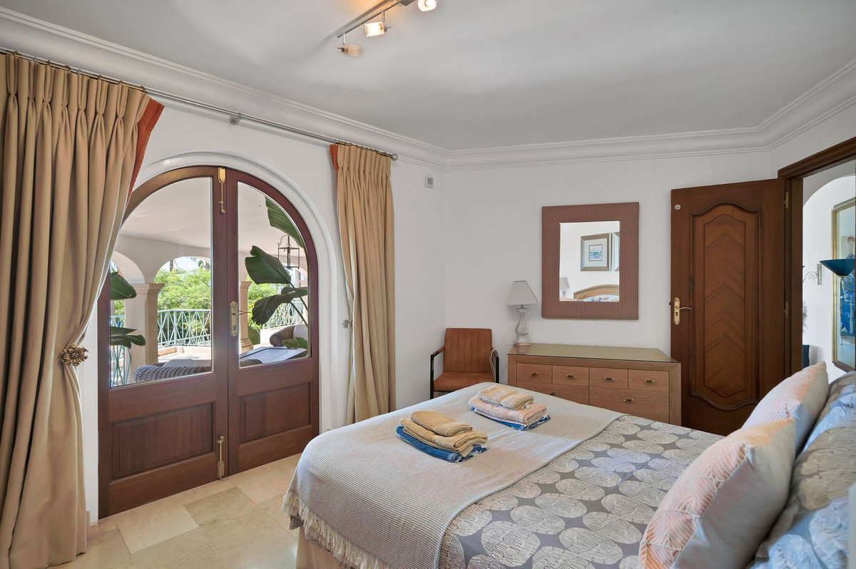 Huis te koop in Hacienda Las Chapas | 6 slaapkamers H5390014
