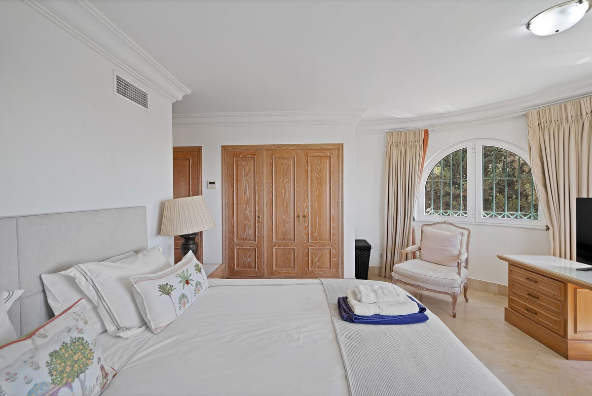 Huis te koop in Hacienda Las Chapas | 6 slaapkamers H5390014