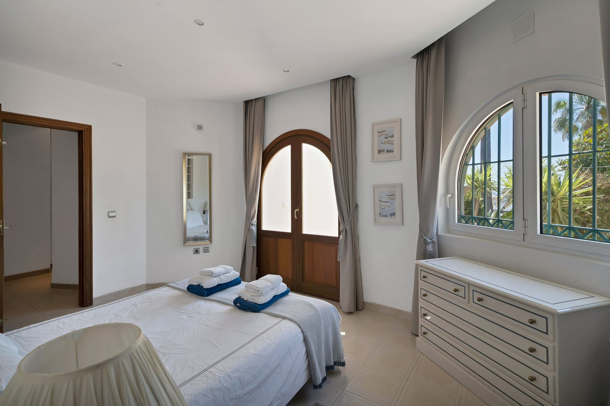 Huis te koop in Hacienda Las Chapas | 6 slaapkamers H5390014
