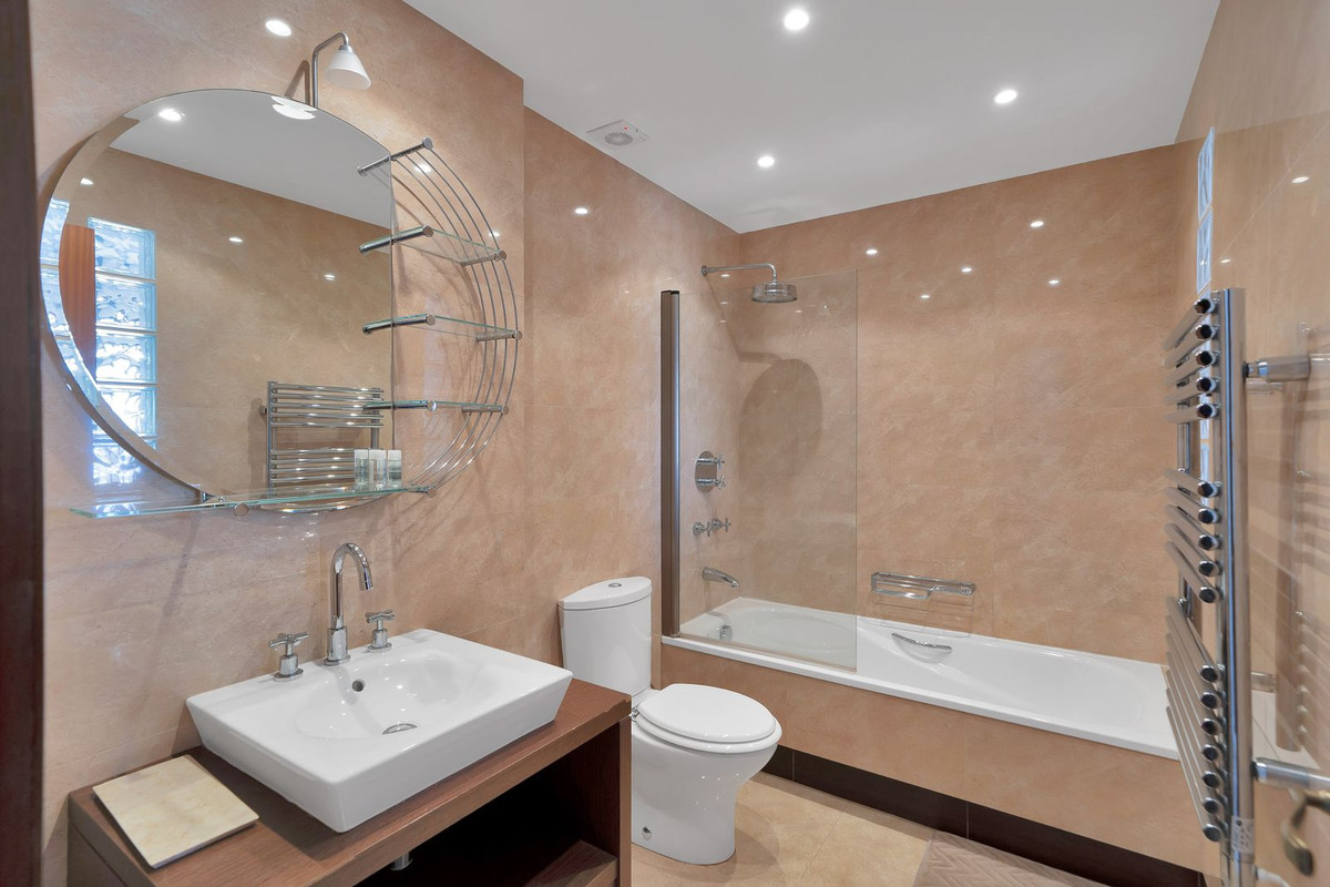 Huis te koop in Hacienda Las Chapas | 6 slaapkamers H5390014