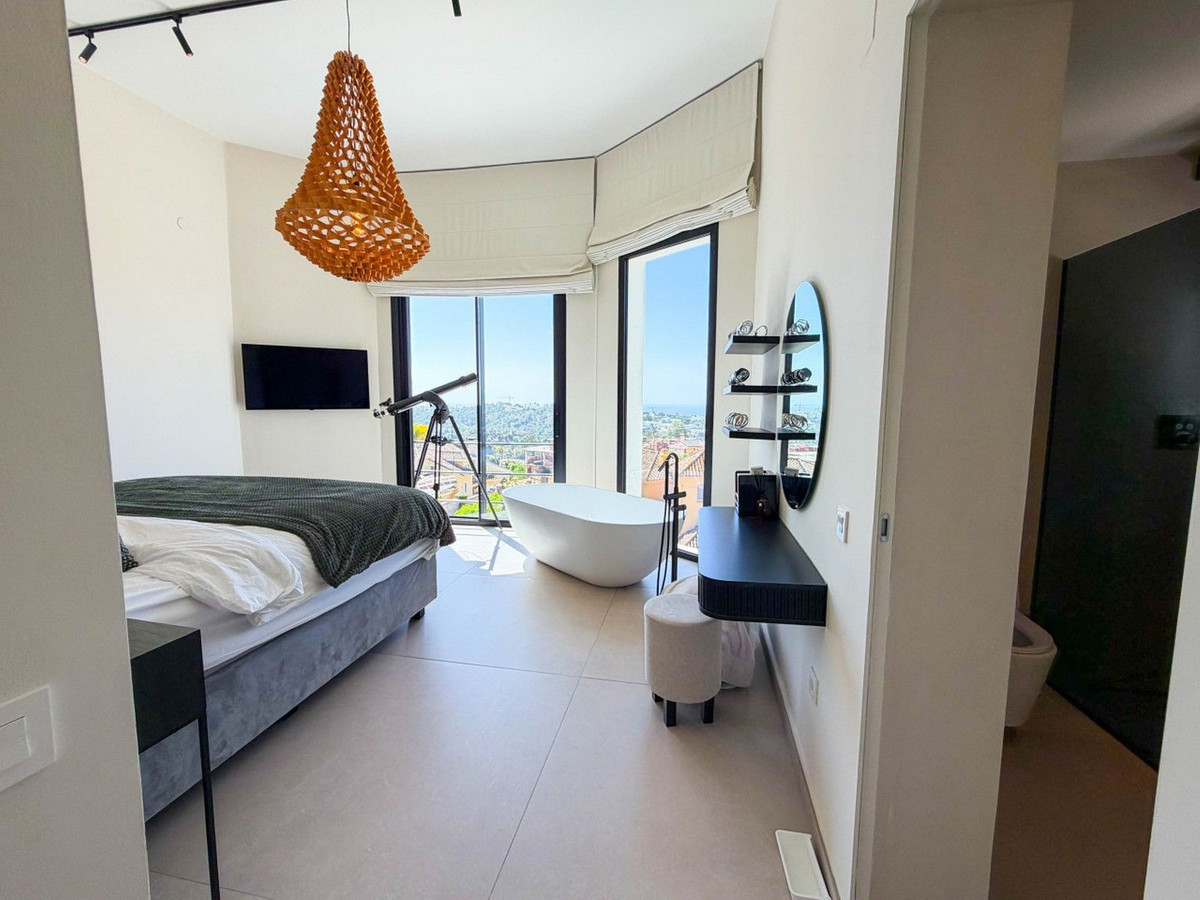 Huis te koop in Hacienda Las Chapas | 6 slaapkamers H5486548