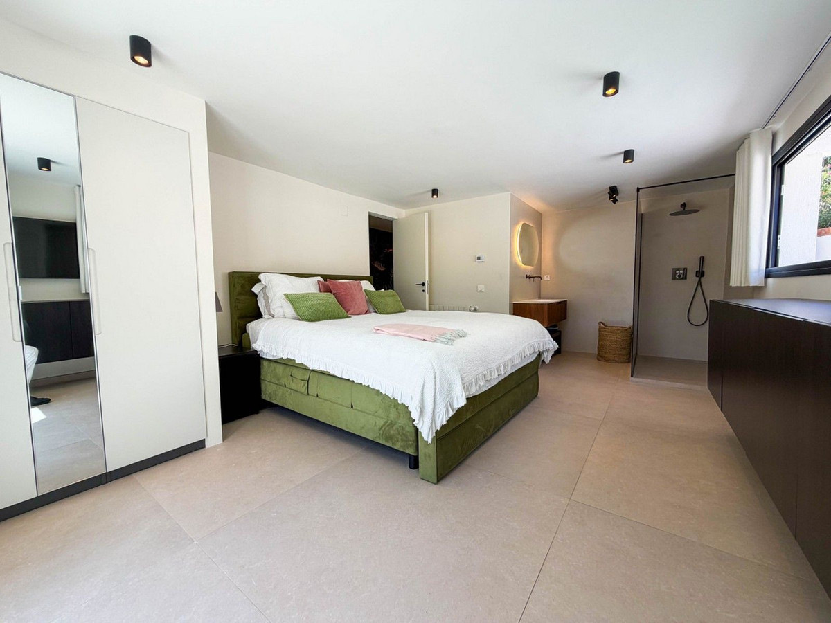 Huis te koop in Hacienda Las Chapas | 6 slaapkamers H5486548