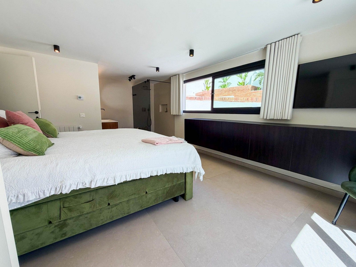 Huis te koop in Hacienda Las Chapas | 6 slaapkamers H5486548
