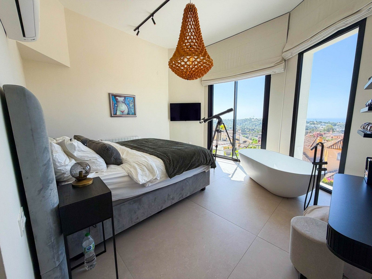 Huis te koop in Hacienda Las Chapas | 6 slaapkamers H5486548