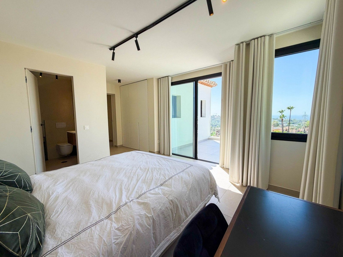 Huis te koop in Hacienda Las Chapas | 6 slaapkamers H5486548