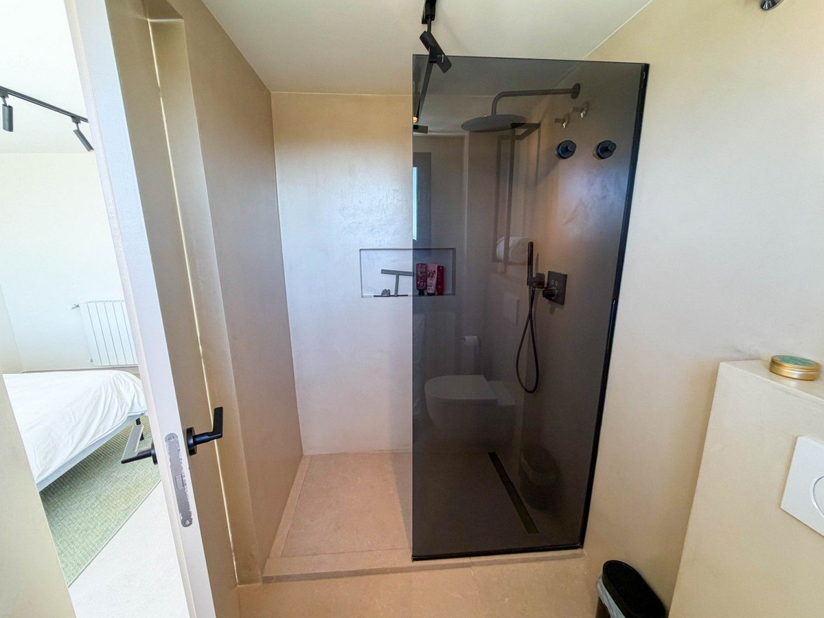 Huis te koop in Hacienda Las Chapas | 6 slaapkamers H5486548