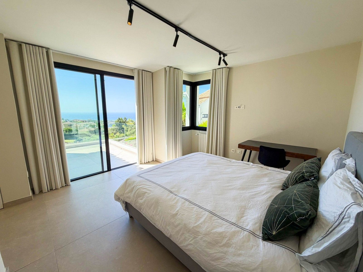 Huis te koop in Hacienda Las Chapas | 6 slaapkamers H5486548