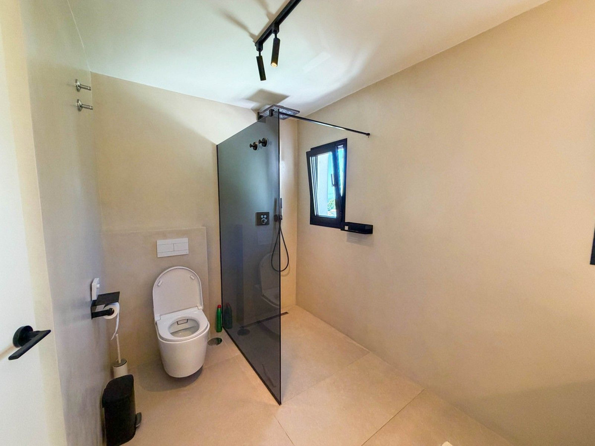 Huis te koop in Hacienda Las Chapas | 6 slaapkamers H5486548