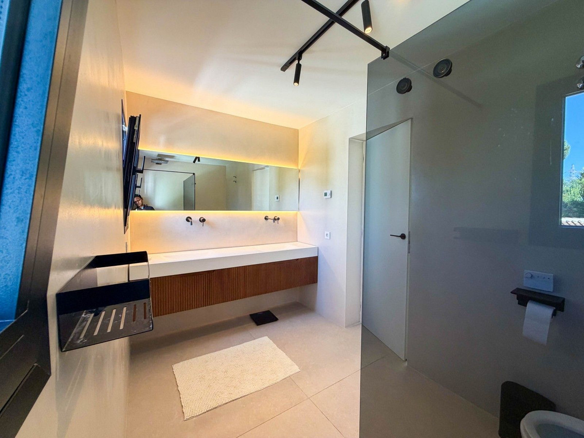 Huis te koop in Hacienda Las Chapas | 6 slaapkamers H5486548