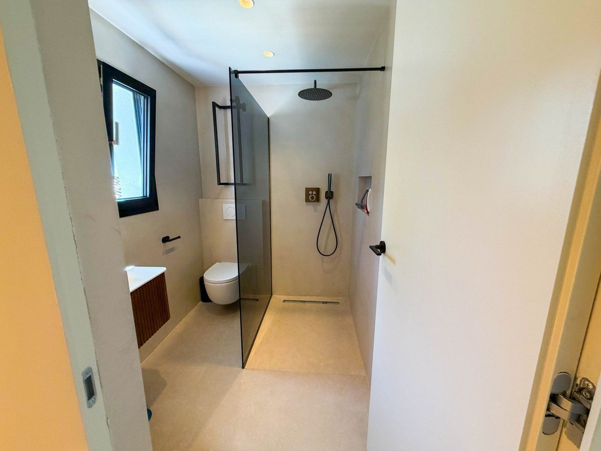 Huis te koop in Hacienda Las Chapas | 6 slaapkamers H5486548