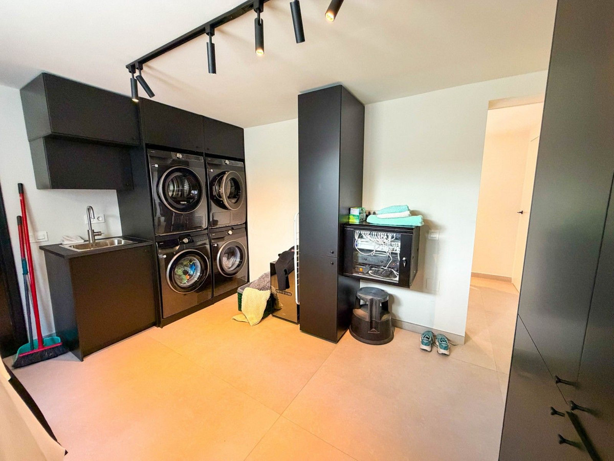 Huis te koop in Hacienda Las Chapas | 6 slaapkamers H5486548
