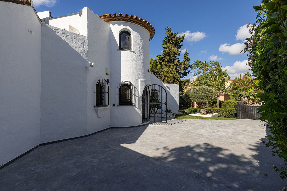 Huis te koop in Hacienda Las Chapas | 5 slaapkamers H5486962