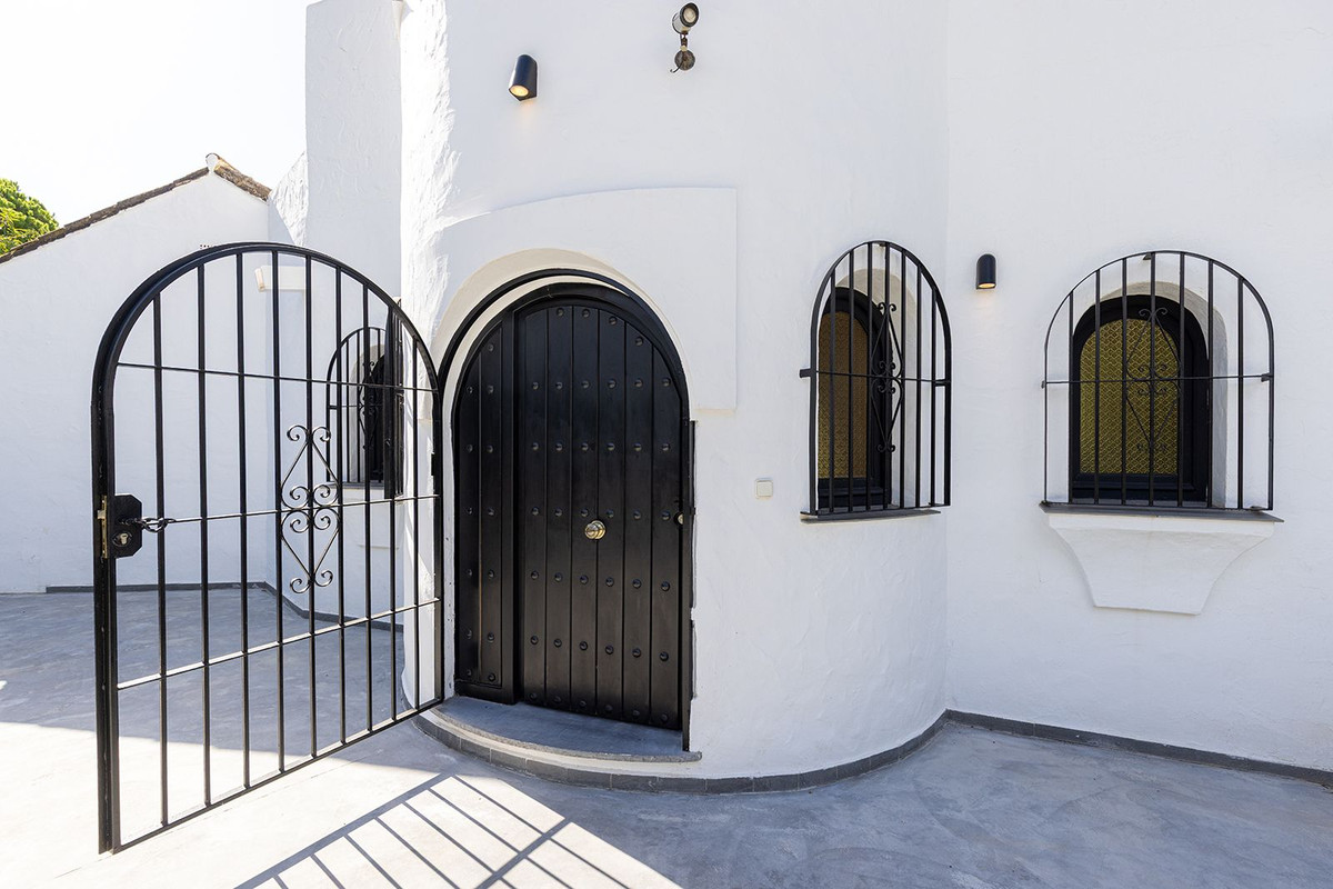 Huis te koop in Hacienda Las Chapas | 5 slaapkamers H5486962
