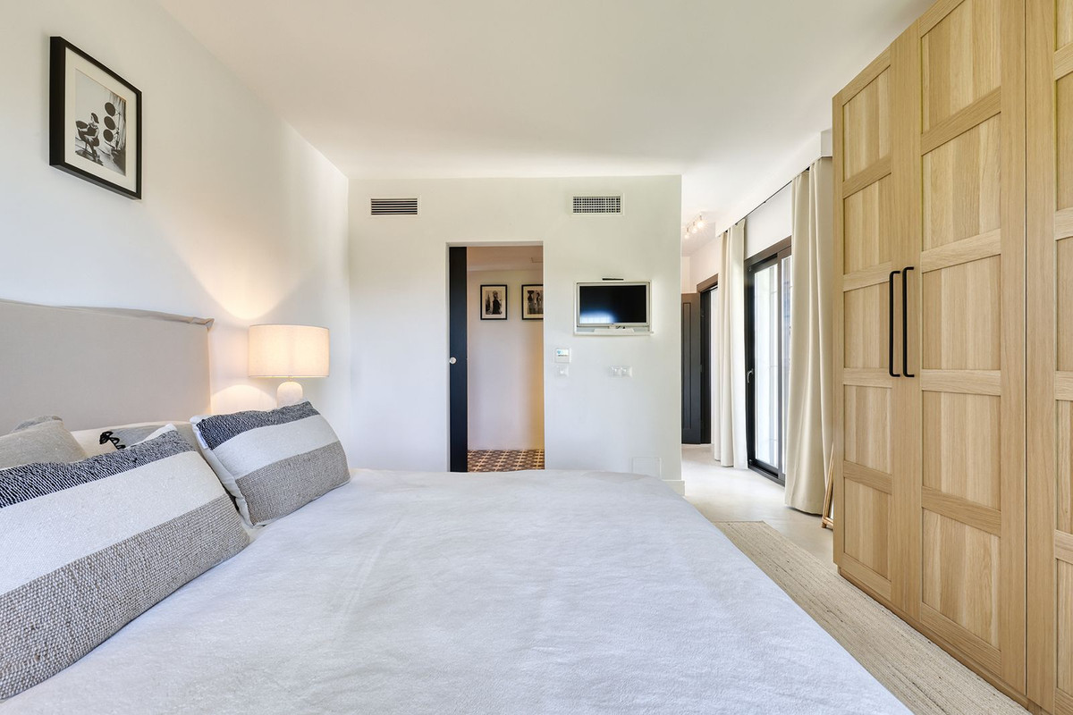 Huis te koop in Hacienda Las Chapas | 5 slaapkamers H5486962