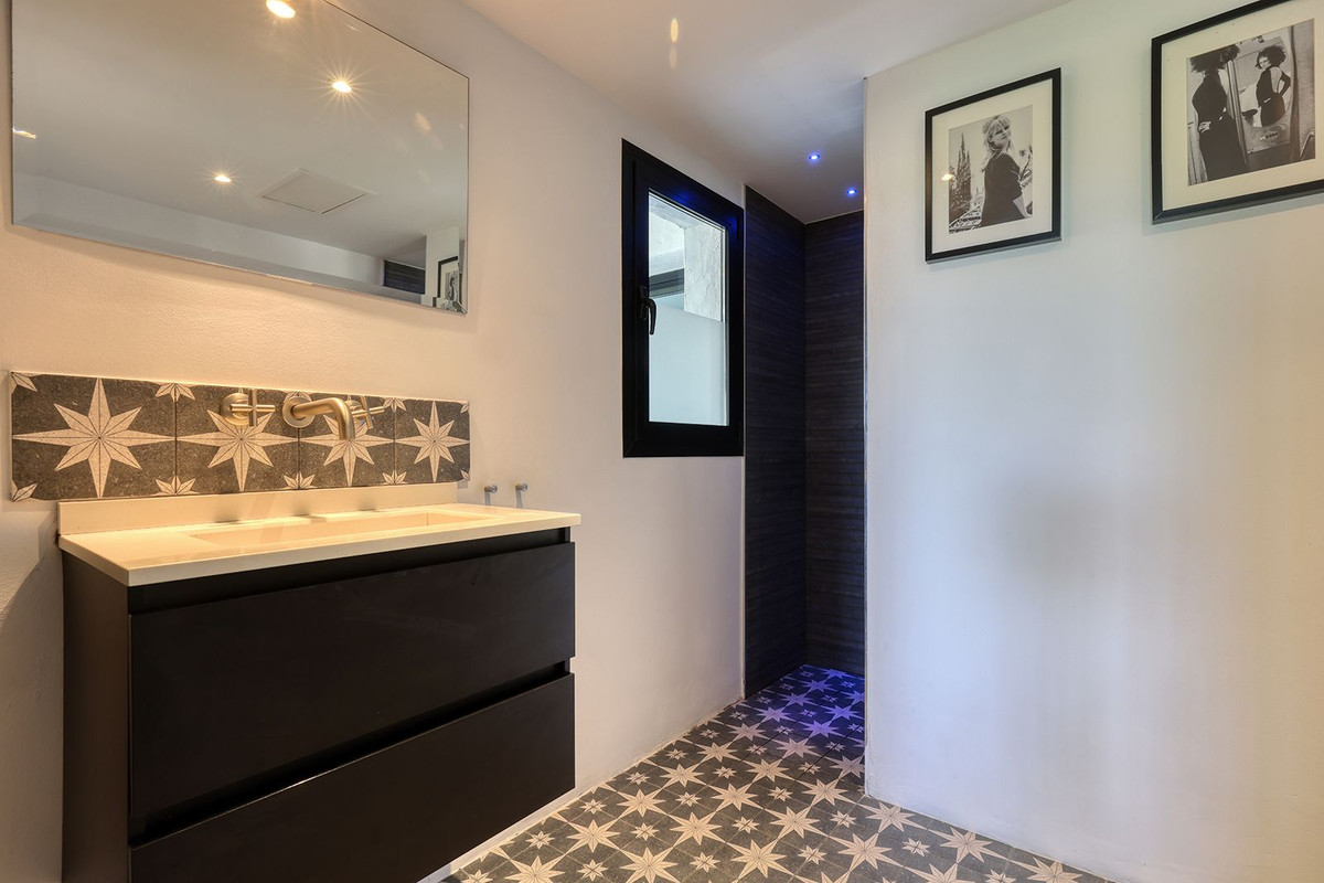Huis te koop in Hacienda Las Chapas | 5 slaapkamers H5486962