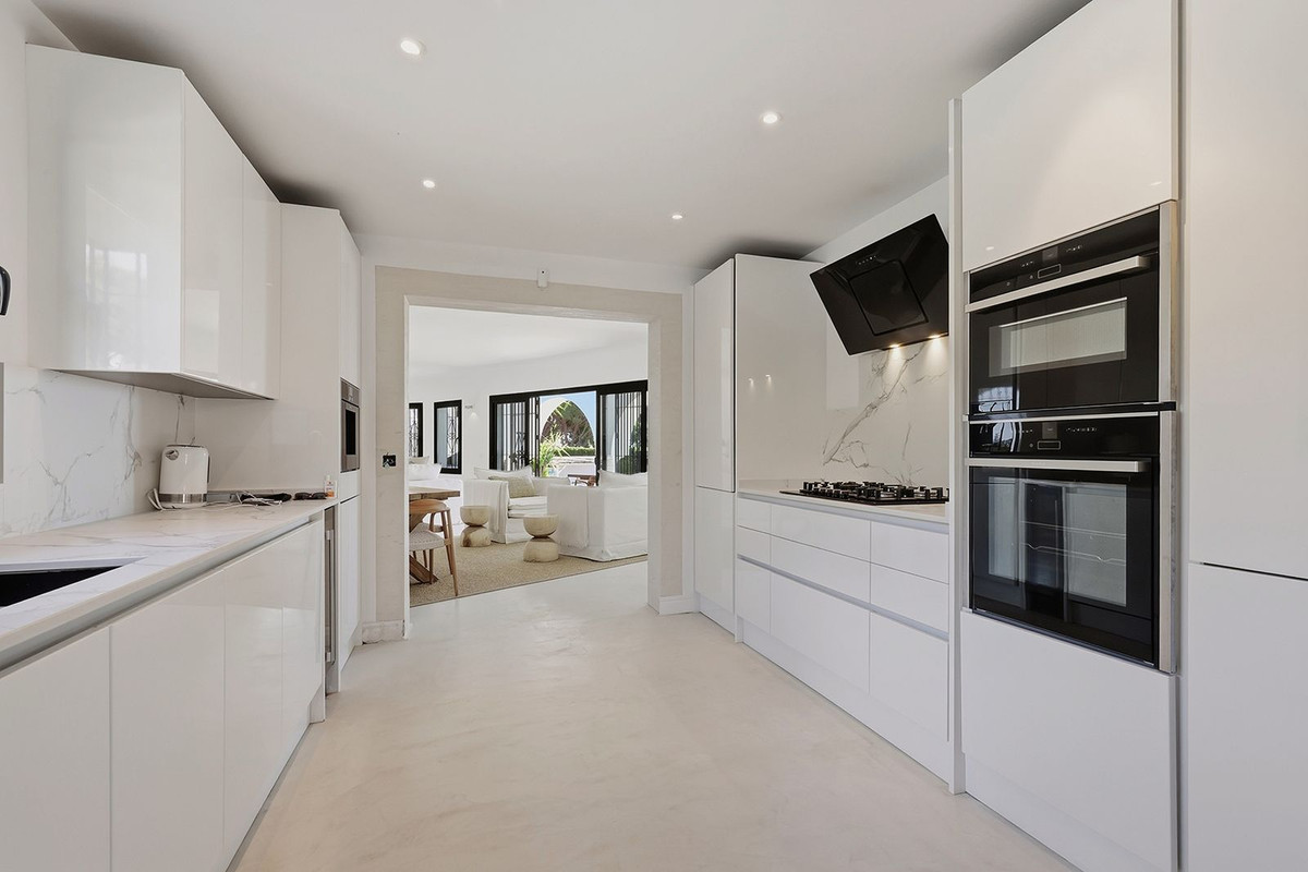 Huis te koop in Hacienda Las Chapas | 5 slaapkamers H5486962