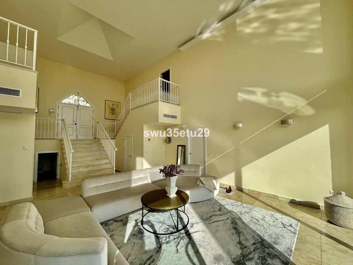 Vrijstaande Villa te koop in Istán | 3 slaapkamers H5048674