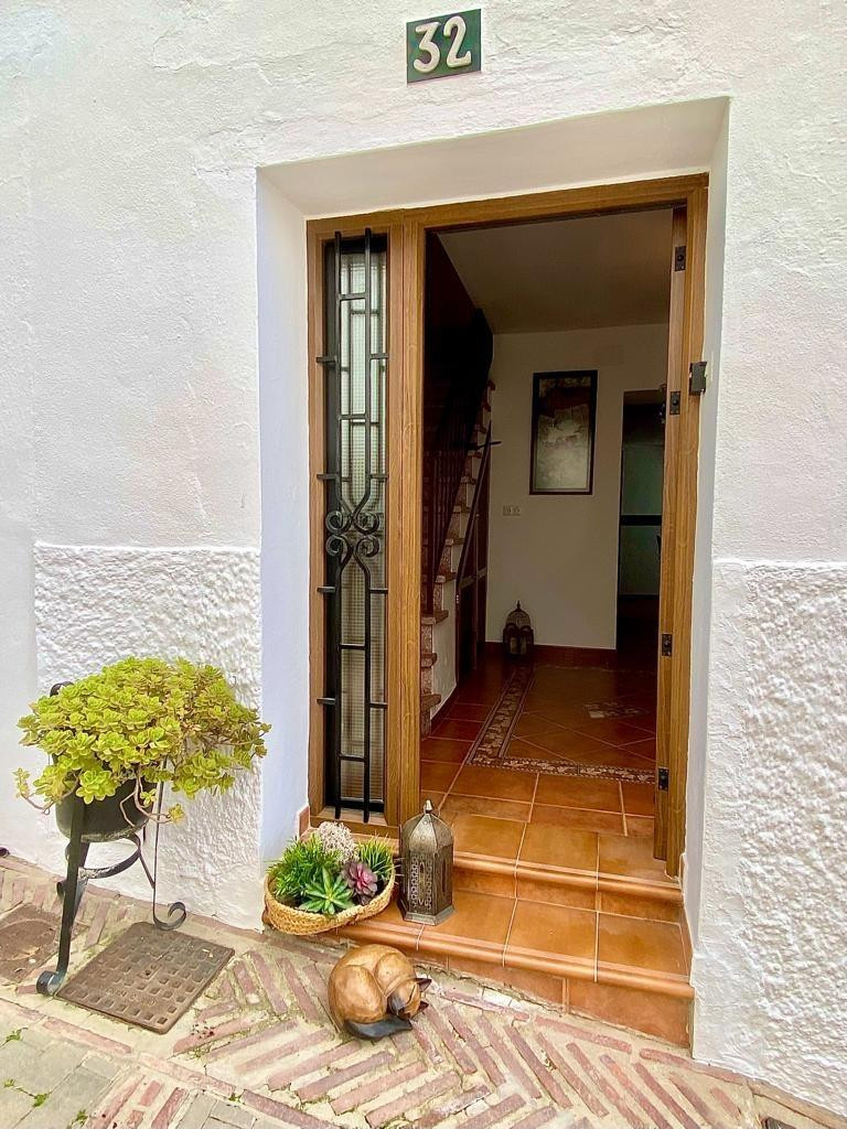 Geschakelde Woning te koop in Istán | 4 slaapkamers H5070118