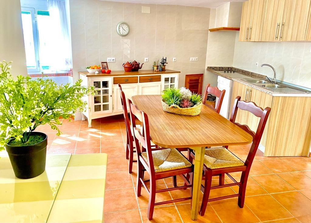 Geschakelde Woning te koop in Istán | 4 slaapkamers H5070118