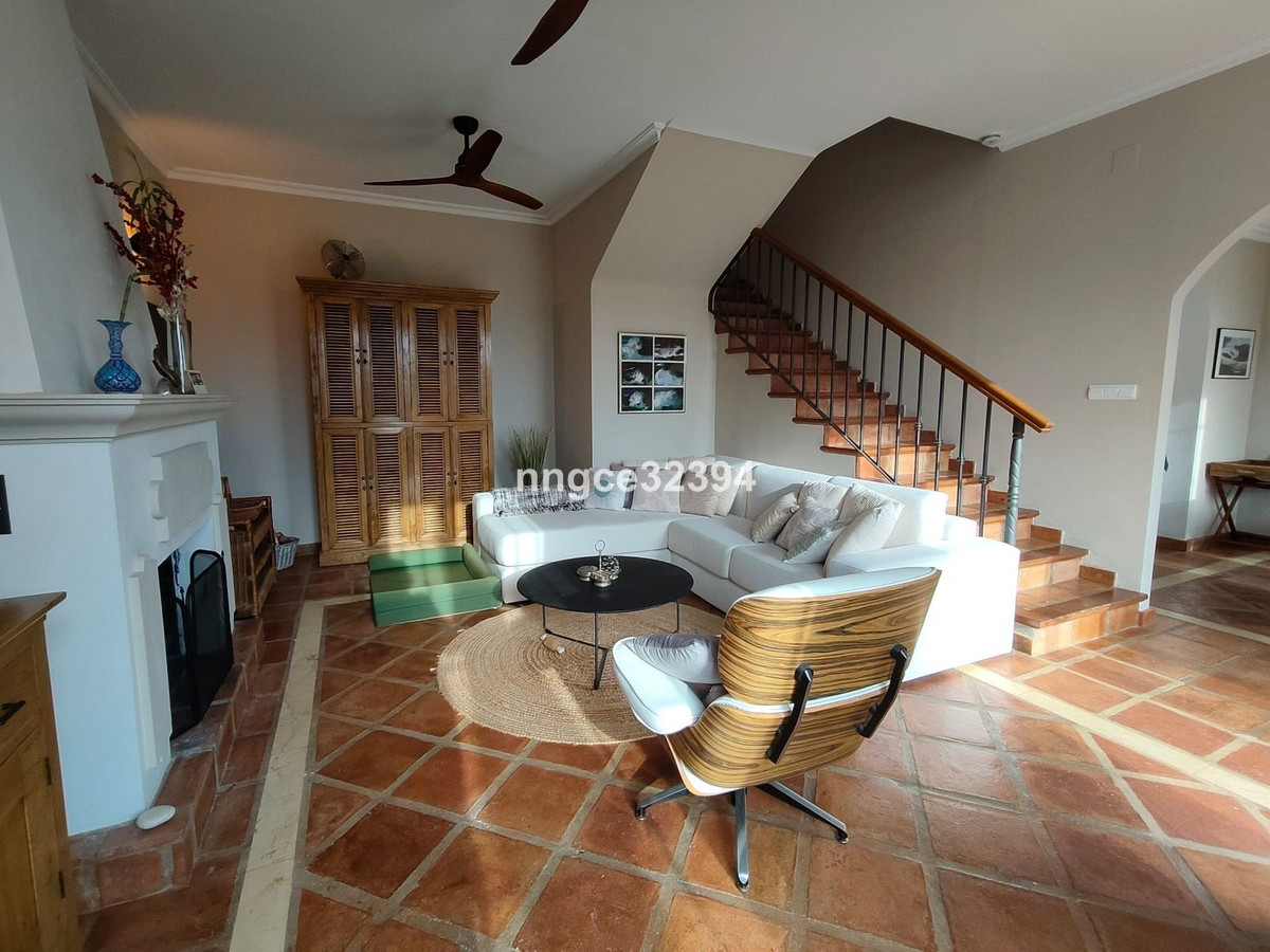 Vrijstaande Villa te koop in Istán | 3 slaapkamers H5106952