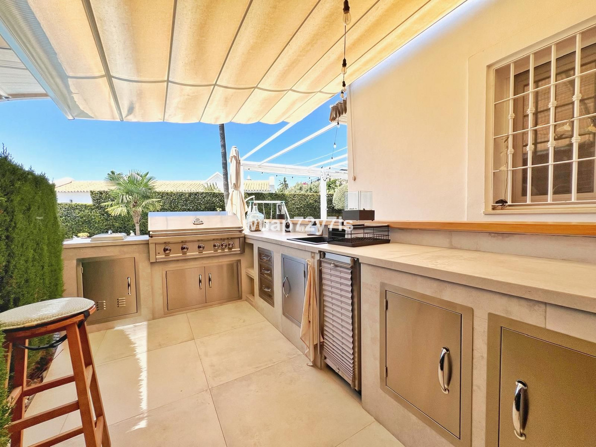 Vrijstaande Villa te koop in Istán | 4 slaapkamers H5121994