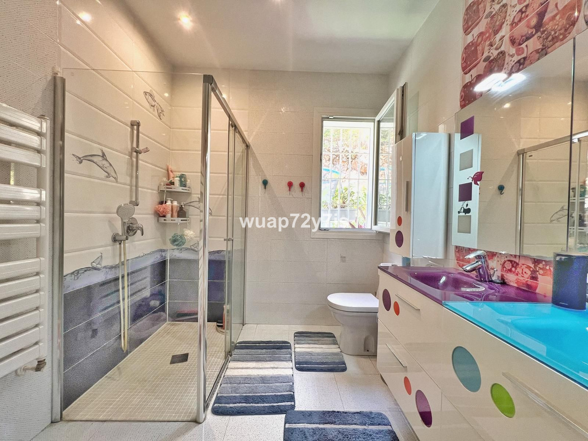 Vrijstaande Villa te koop in Istán | 4 slaapkamers H5121994