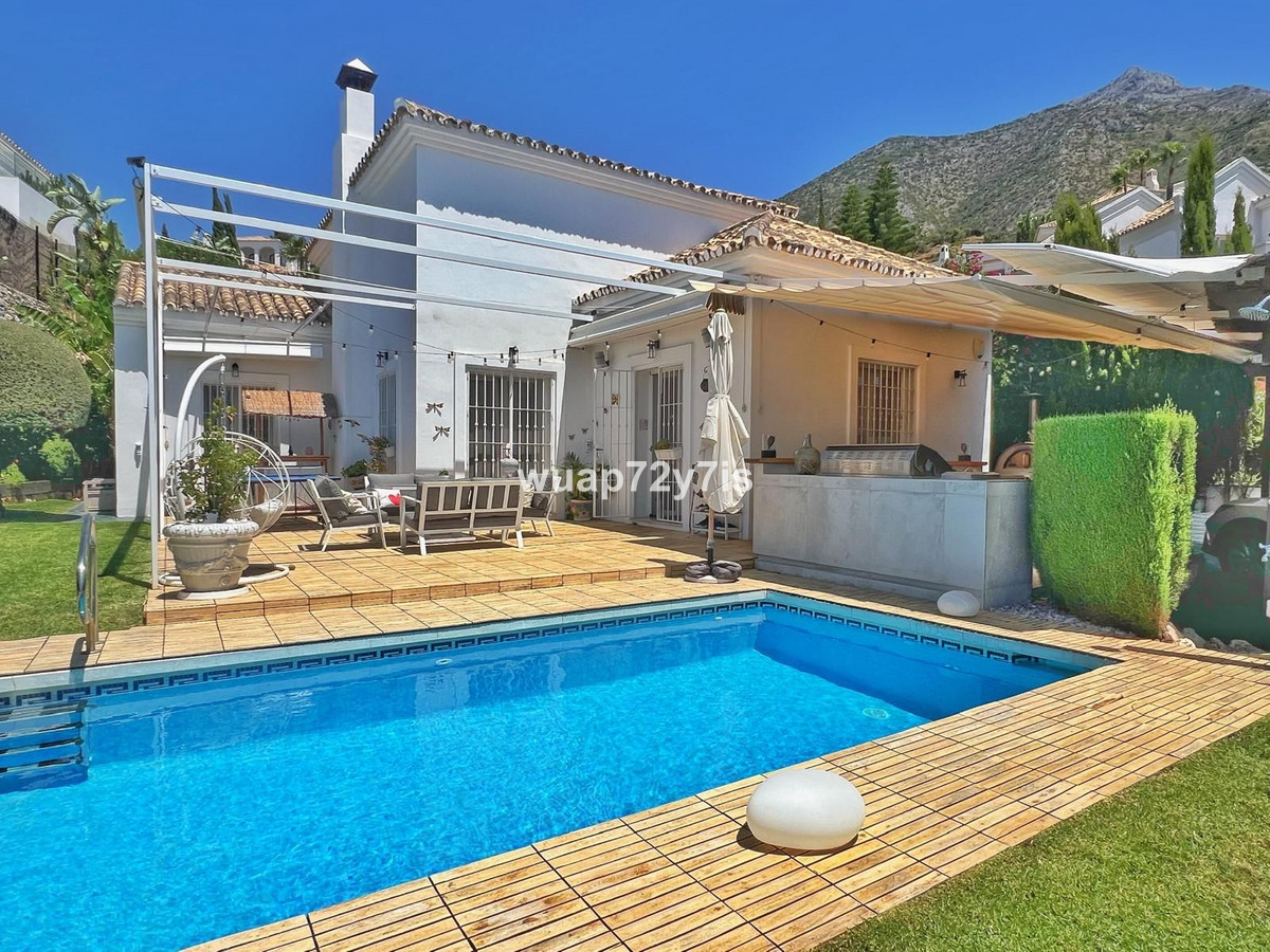 Vrijstaande Villa te koop in Istán | 4 slaapkamers H5121994