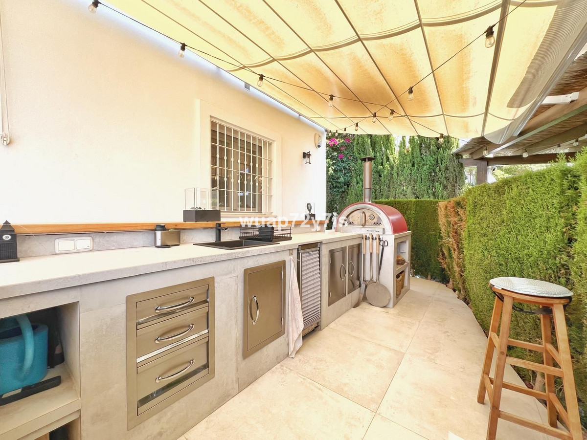 Vrijstaande Villa te koop in Istán | 4 slaapkamers H5121994