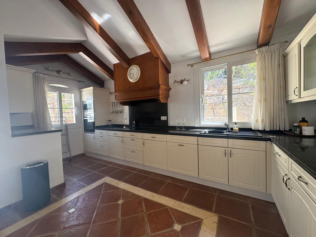Vrijstaande Villa te koop in Istán | 3 slaapkamers H5126077