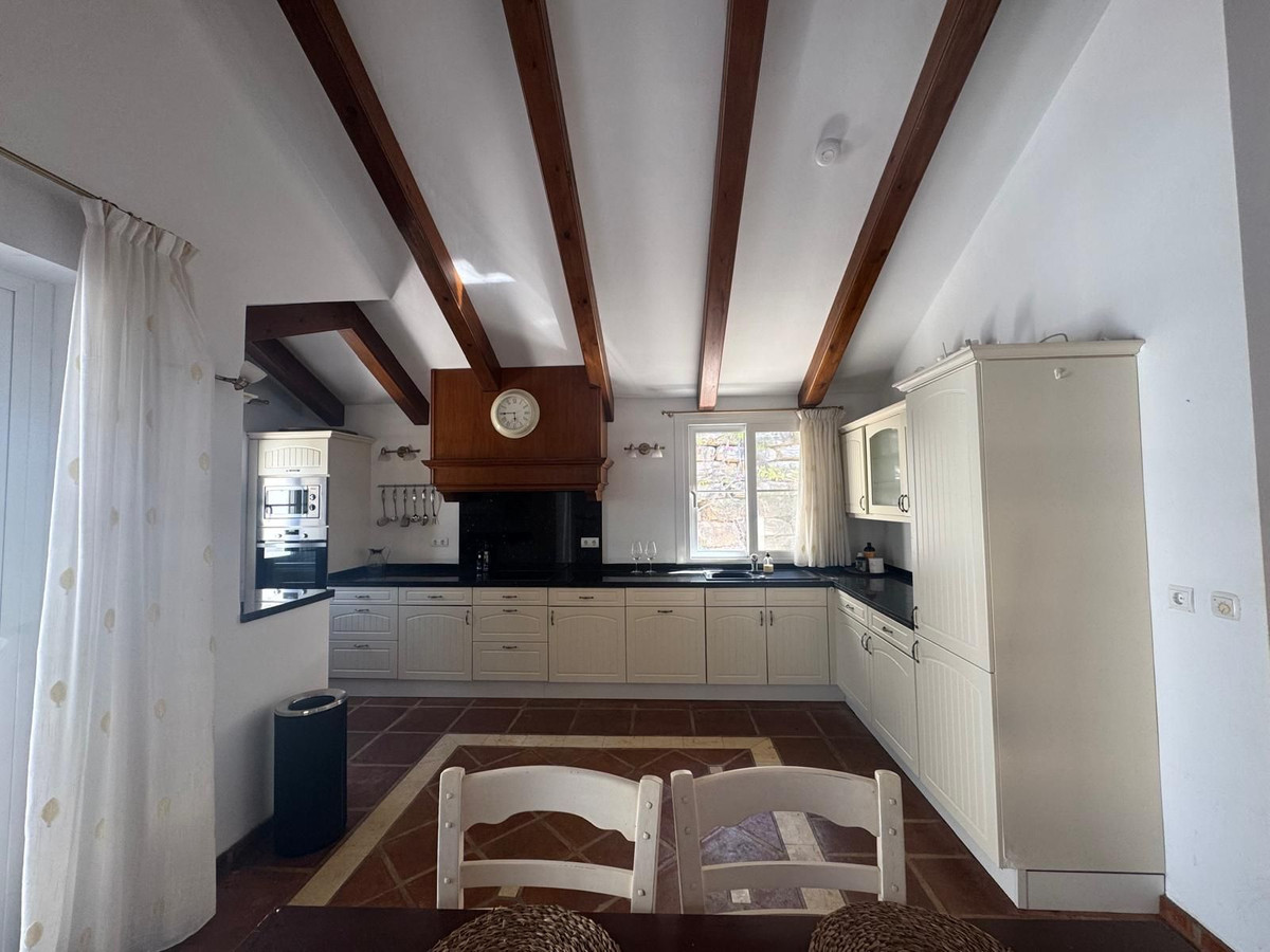 Vrijstaande Villa te koop in Istán | 3 slaapkamers H5126077