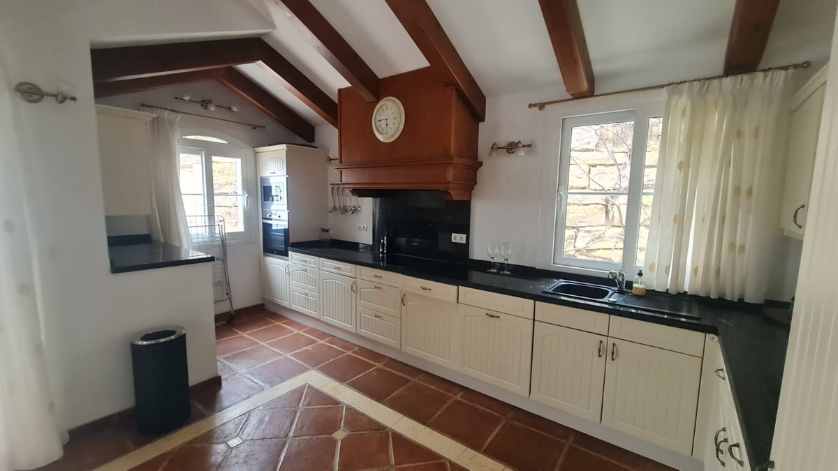 Vrijstaande Villa te koop in Istán | 3 slaapkamers H5126077