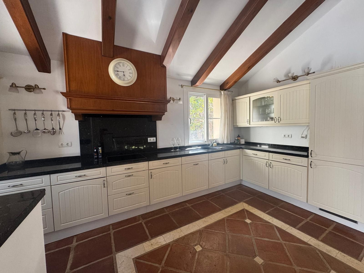 Vrijstaande Villa te koop in Istán | 3 slaapkamers H5126077